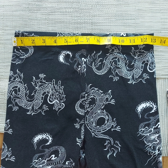3/25$ SWS Black Leggings with white Dragon Print, size M - Picture 4 of 5
